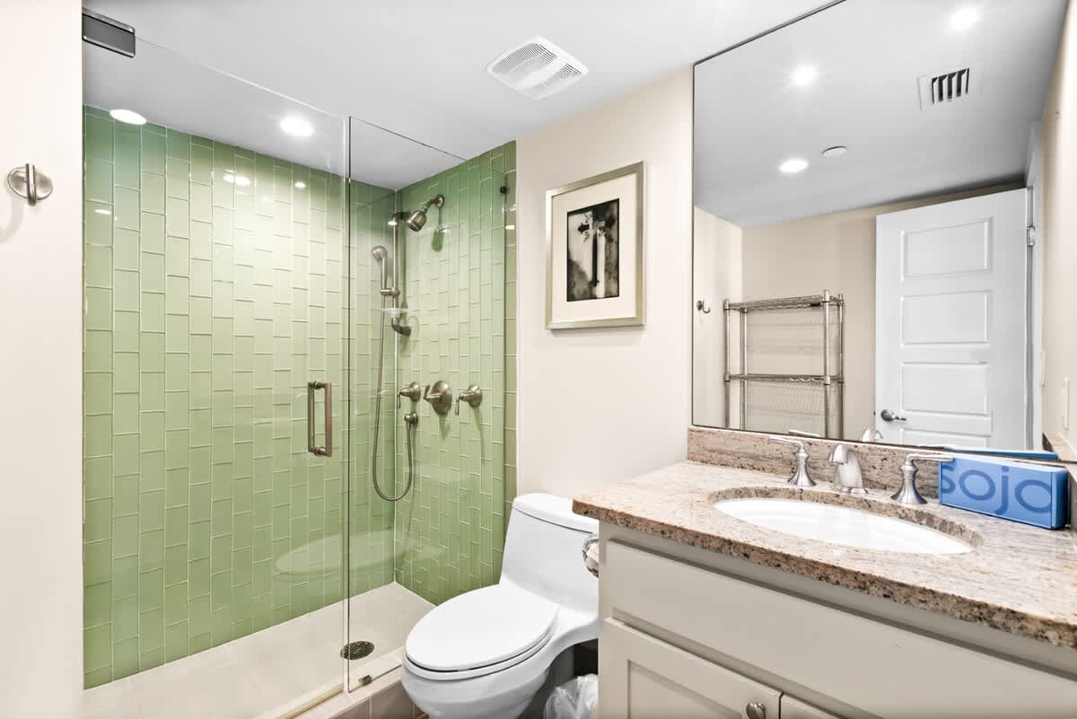 Emerald Towers 0406 18