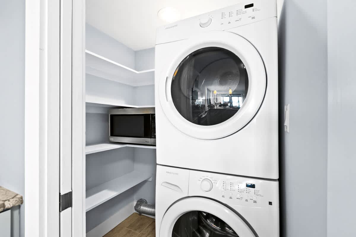 Emerald Towers 0406 6