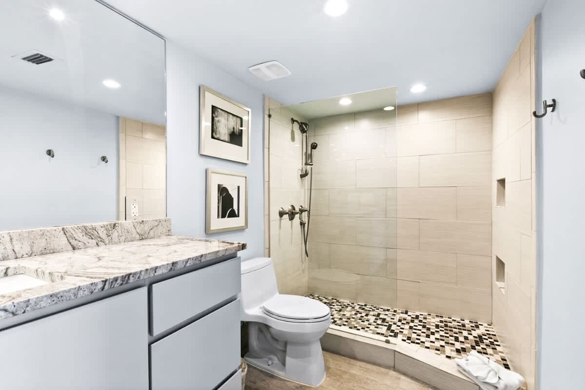 Emerald Towers 0406 23