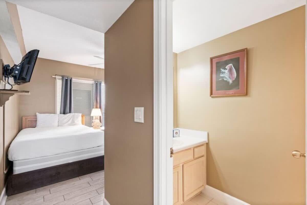 Jade East Towers 0320 | Photo 25