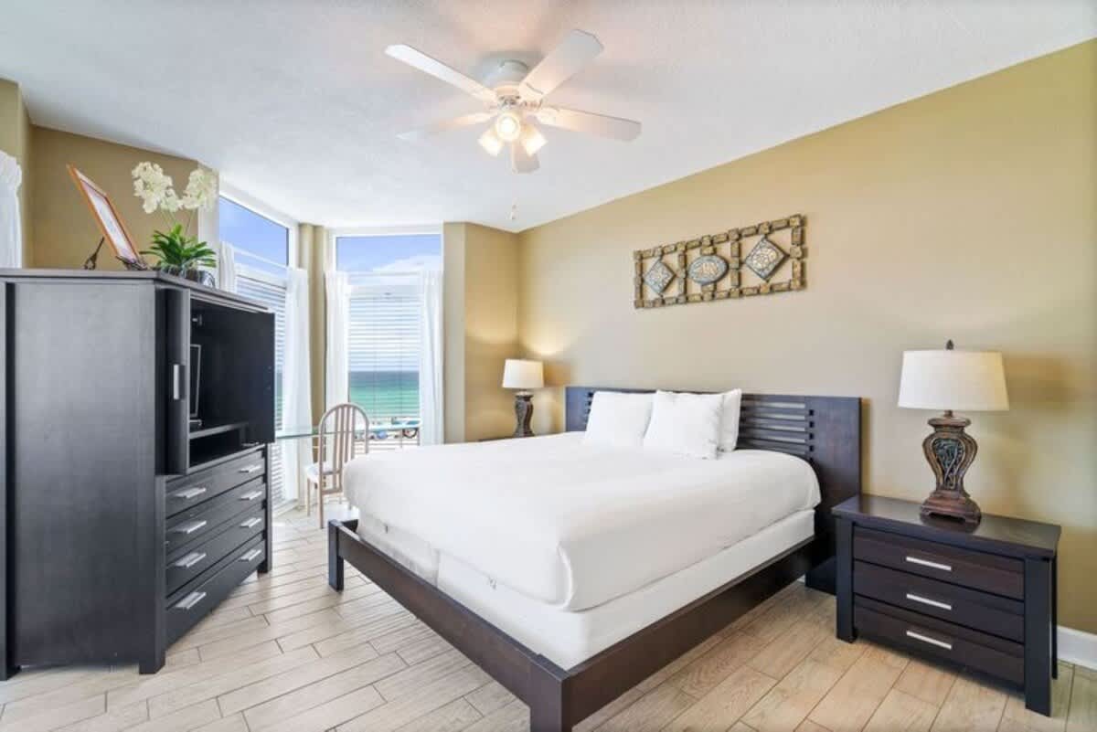 Jade East Towers 0320 | Photo 14