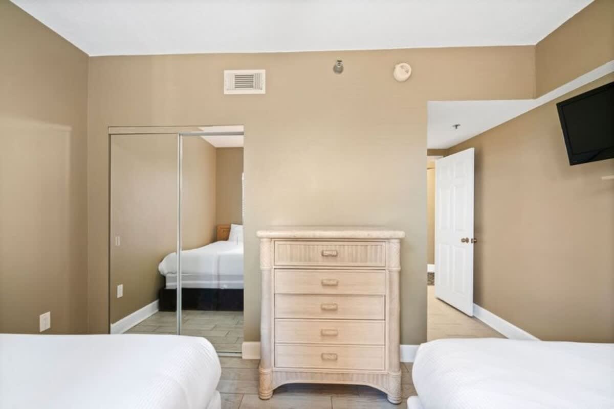 Jade East Towers 0320 | Photo 24