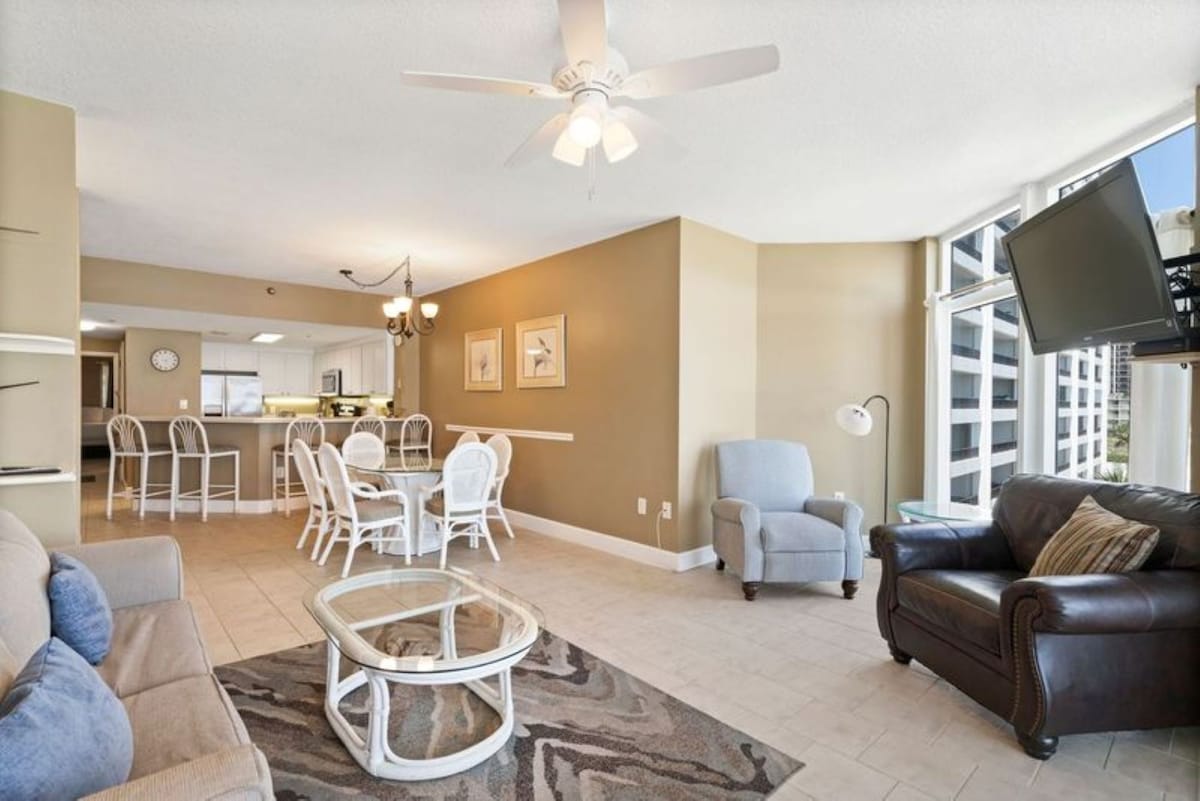 Jade East Towers 0320 | Photo 8