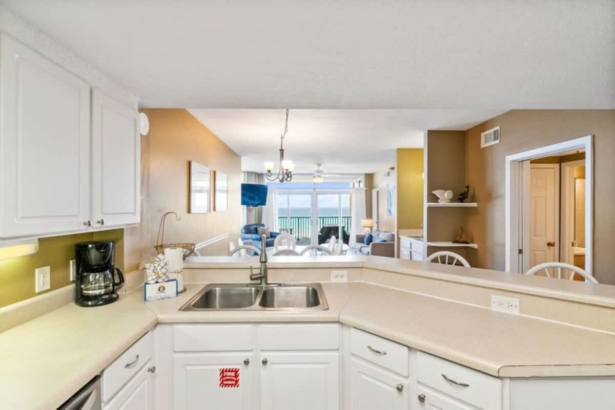 Jade East Towers 0320 | Photo 10