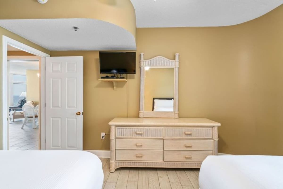 Jade East Towers 0740 | Photo 17