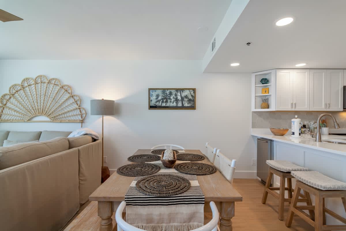 One Seagrove Place 1605 | Photo 10