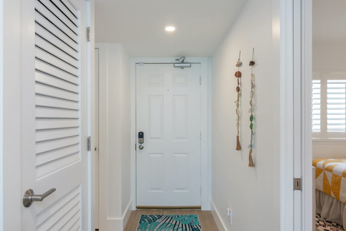 One Seagrove Place 1605 | Photo 18