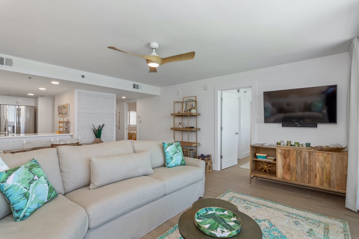 One Seagrove Place 1605 | Photo 6