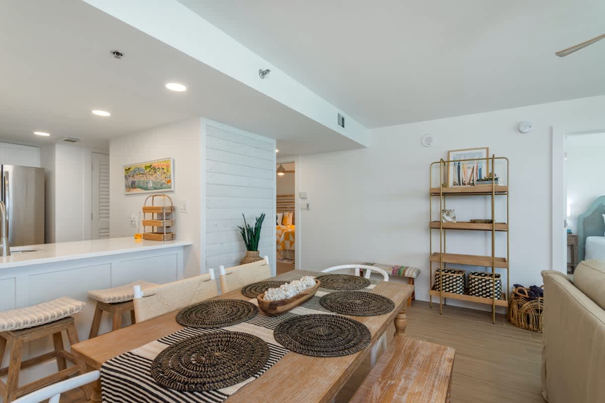 One Seagrove Place 1605 | Photo 9