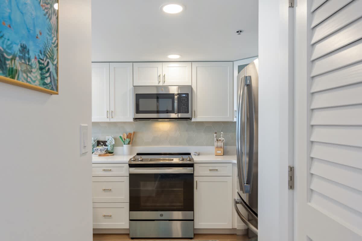 One Seagrove Place 1605 | Photo 16