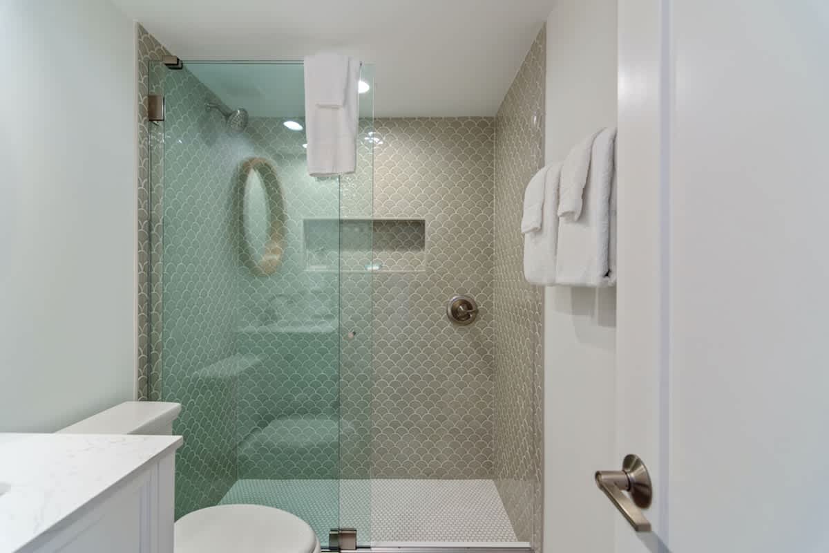 One Seagrove Place 1605 | Photo 24