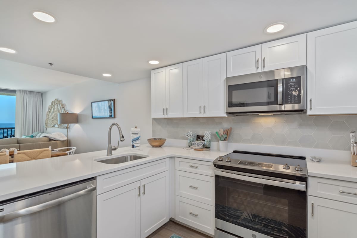 One Seagrove Place 1605 | Photo 14