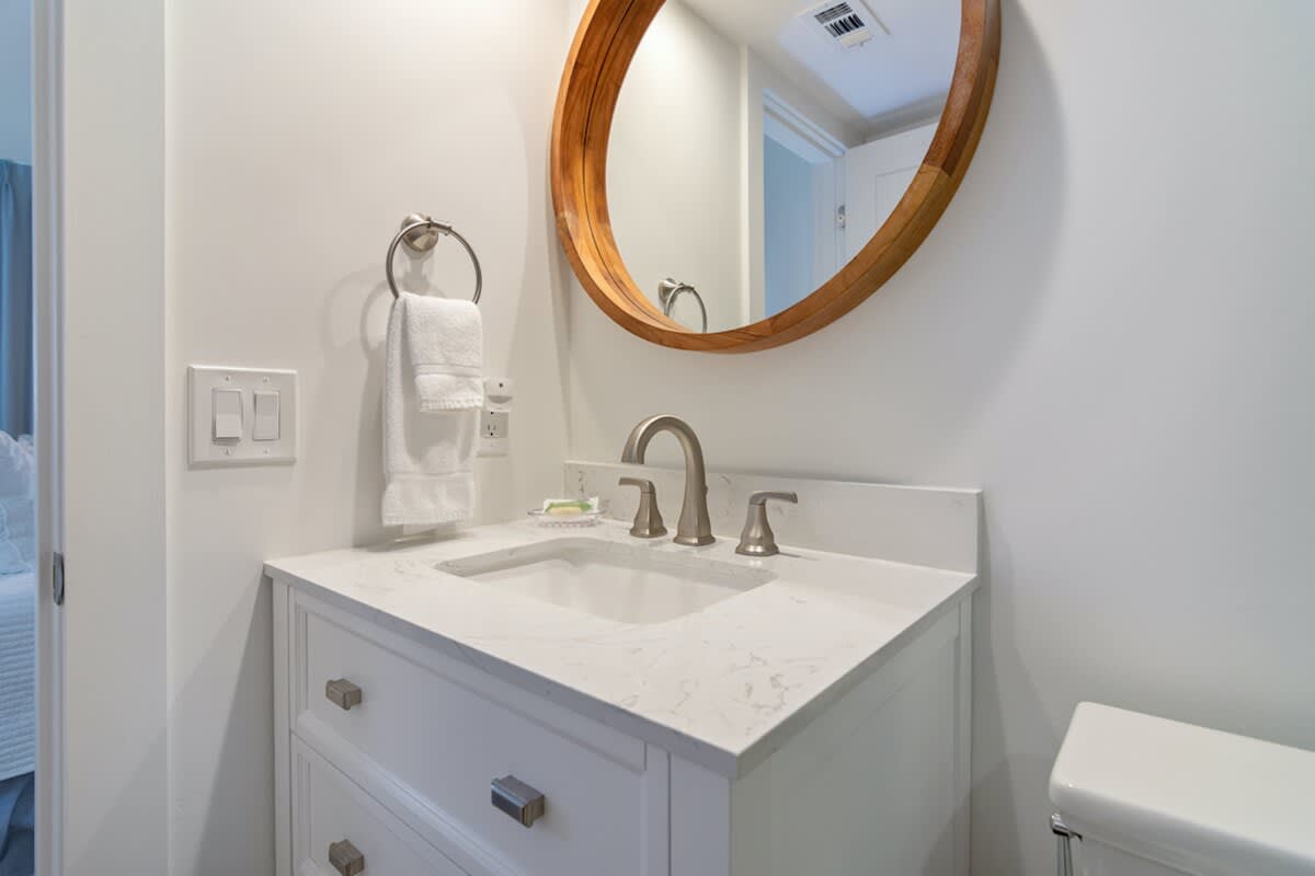 One Seagrove Place 1605 | Photo 25