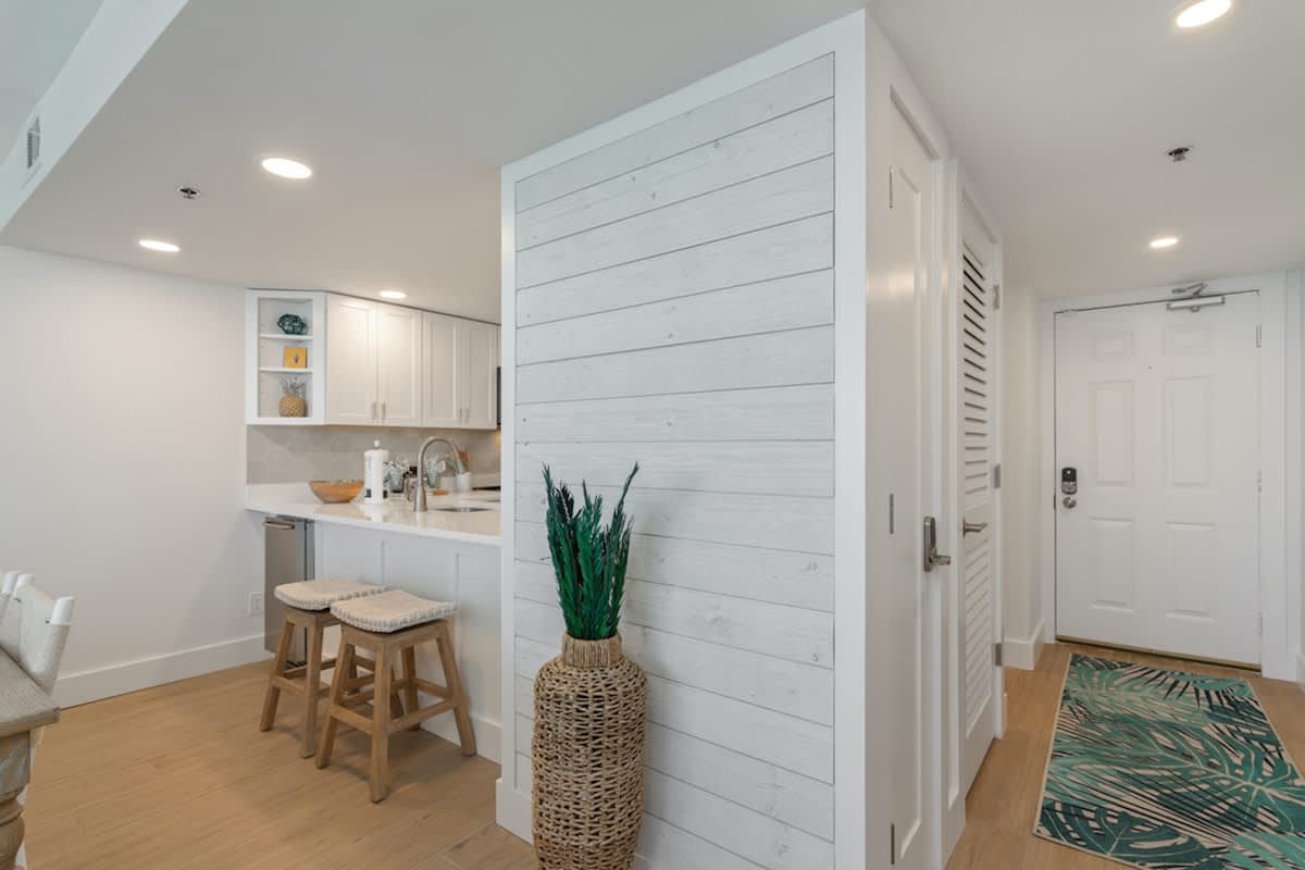 One Seagrove Place 1605 | Photo 12