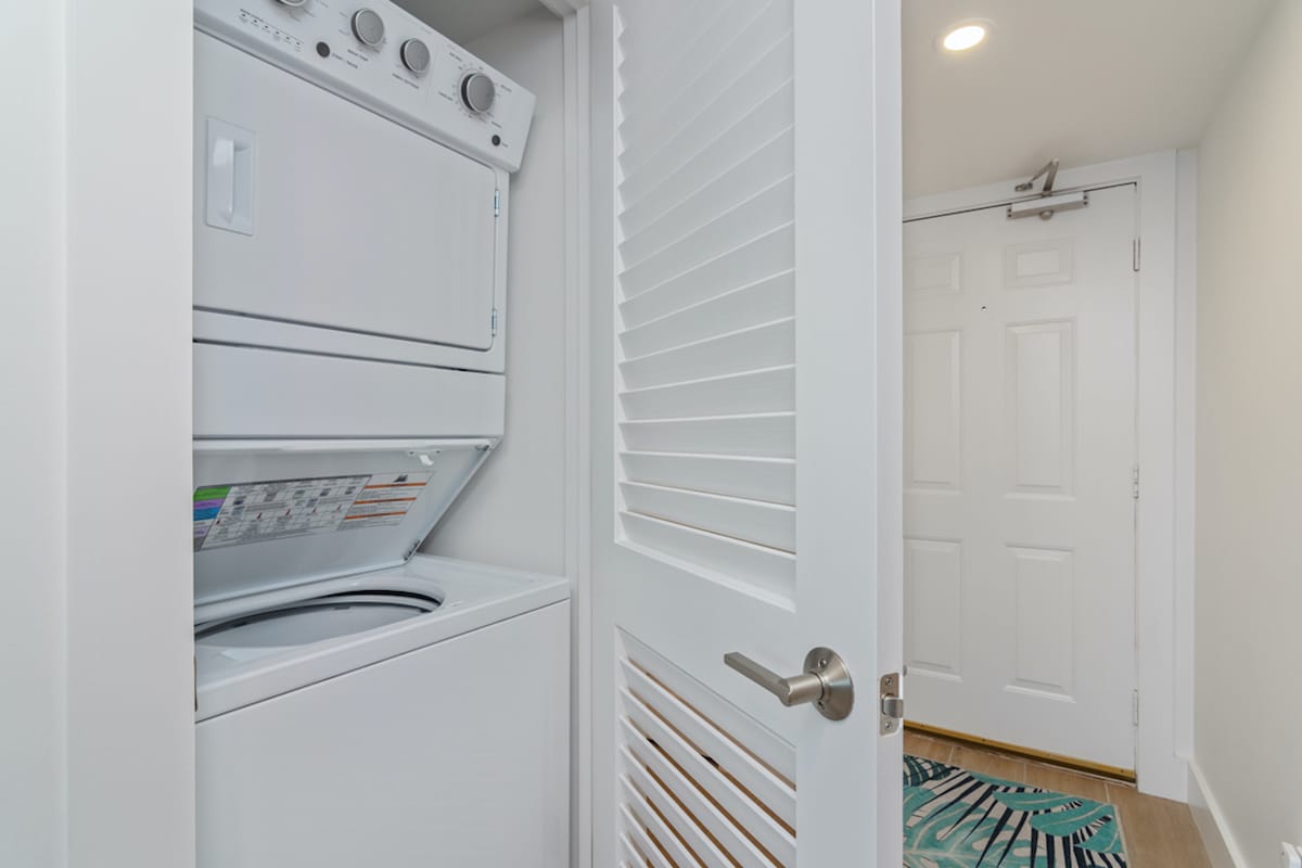 One Seagrove Place 1605 | Photo 19