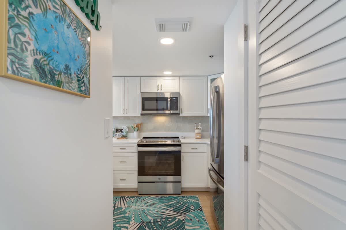 One Seagrove Place 1605 | Photo 17