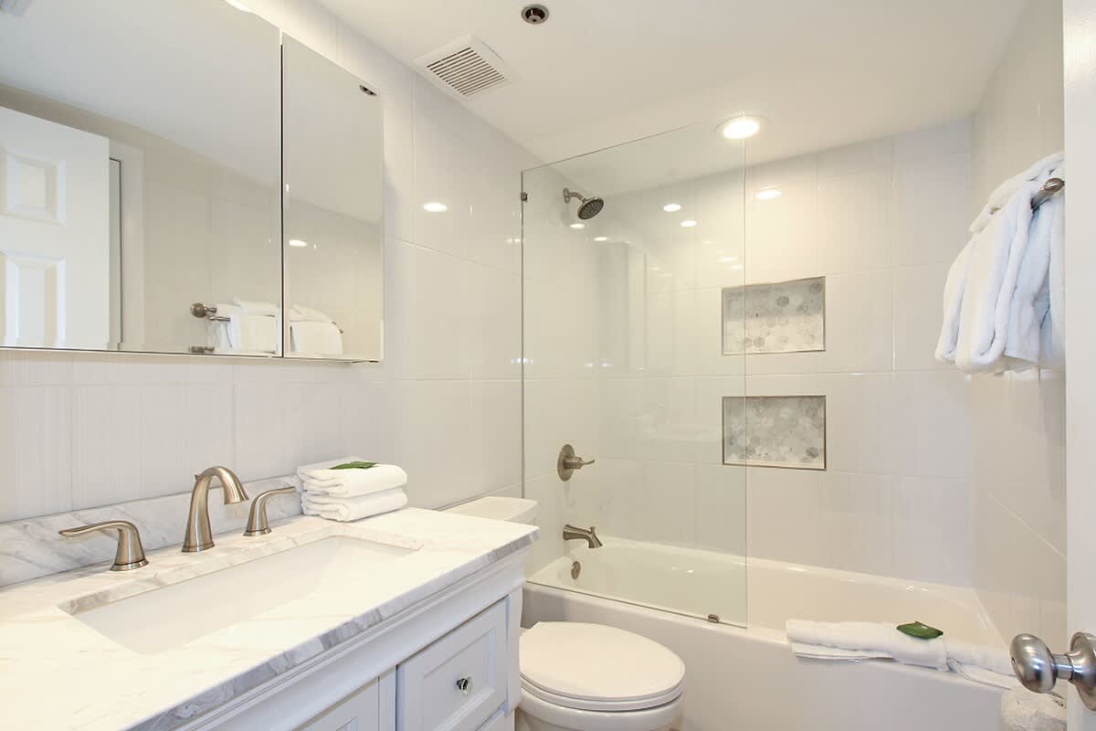 One Seagrove Place 0601 21