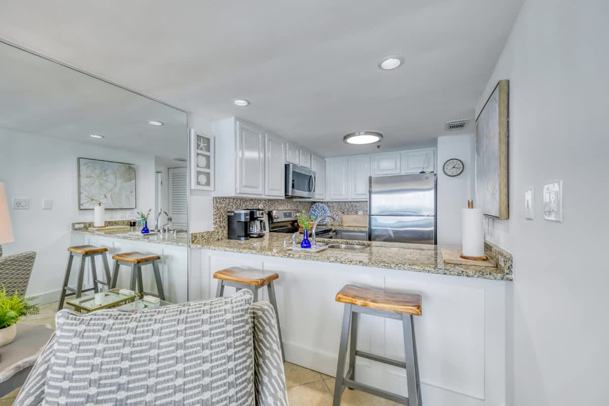 One Seagrove Place 0608 | Photo 8