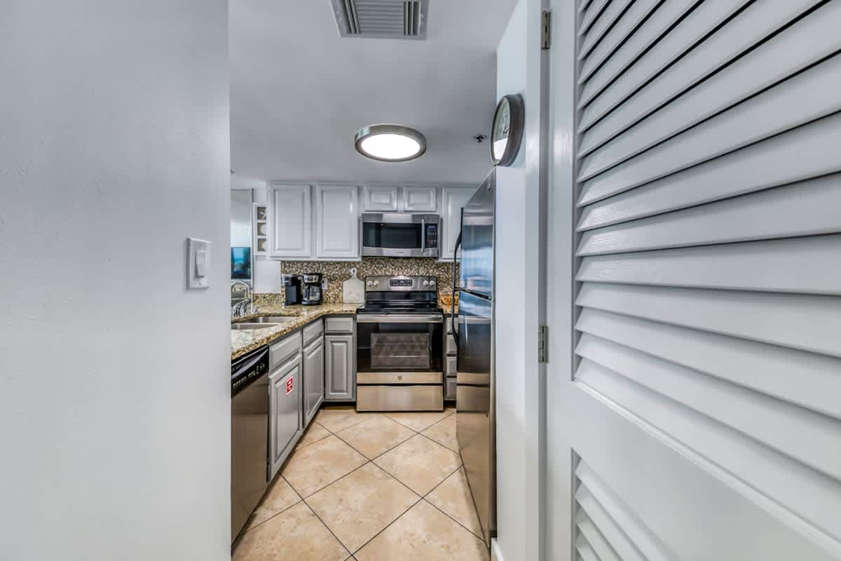 One Seagrove Place 0608 | Photo 11