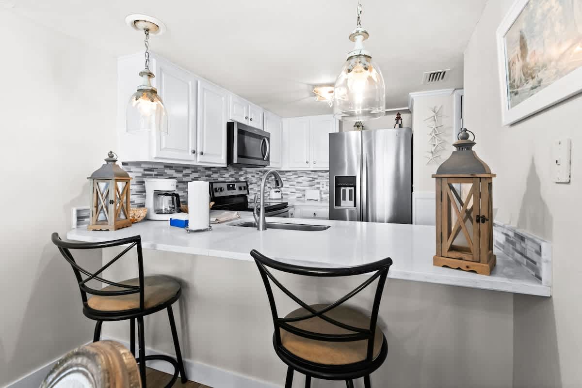 One Seagrove Place 0704 7