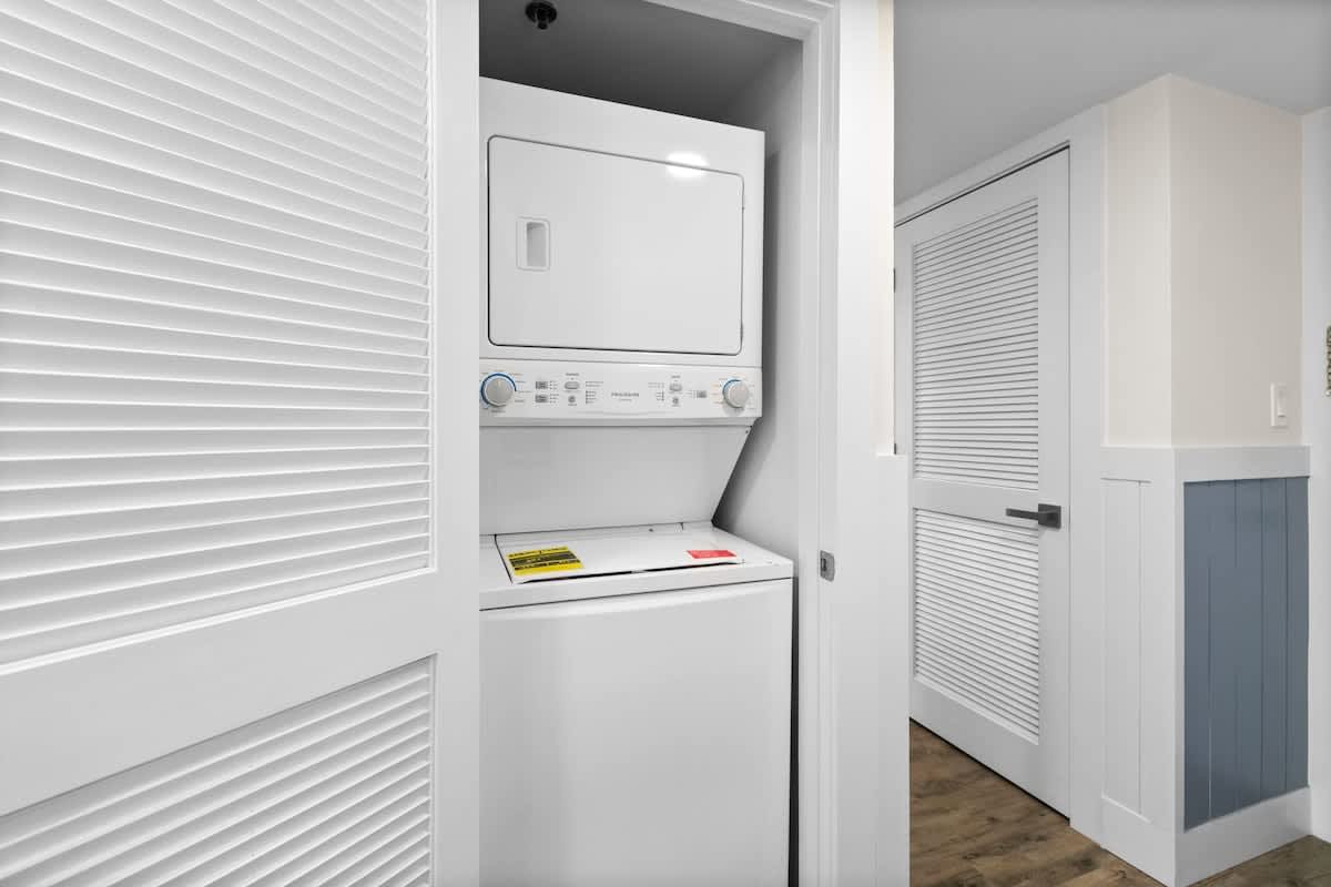 One Seagrove Place 0802 | Photo 21