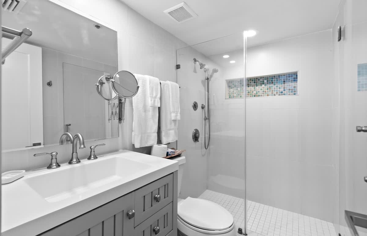 One Seagrove Place 0802 | Photo 17