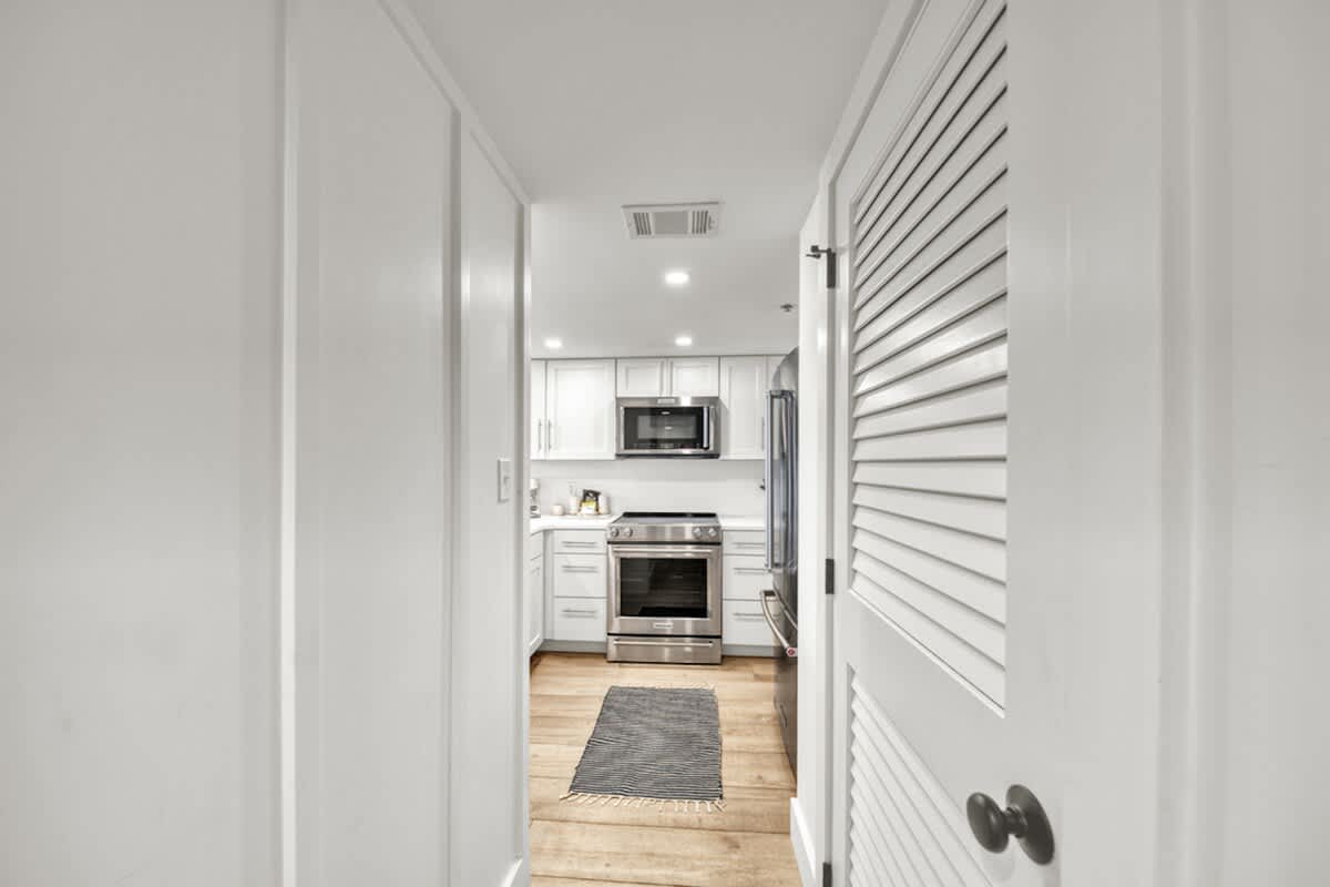 One Seagrove Place 0804 | Photo 17