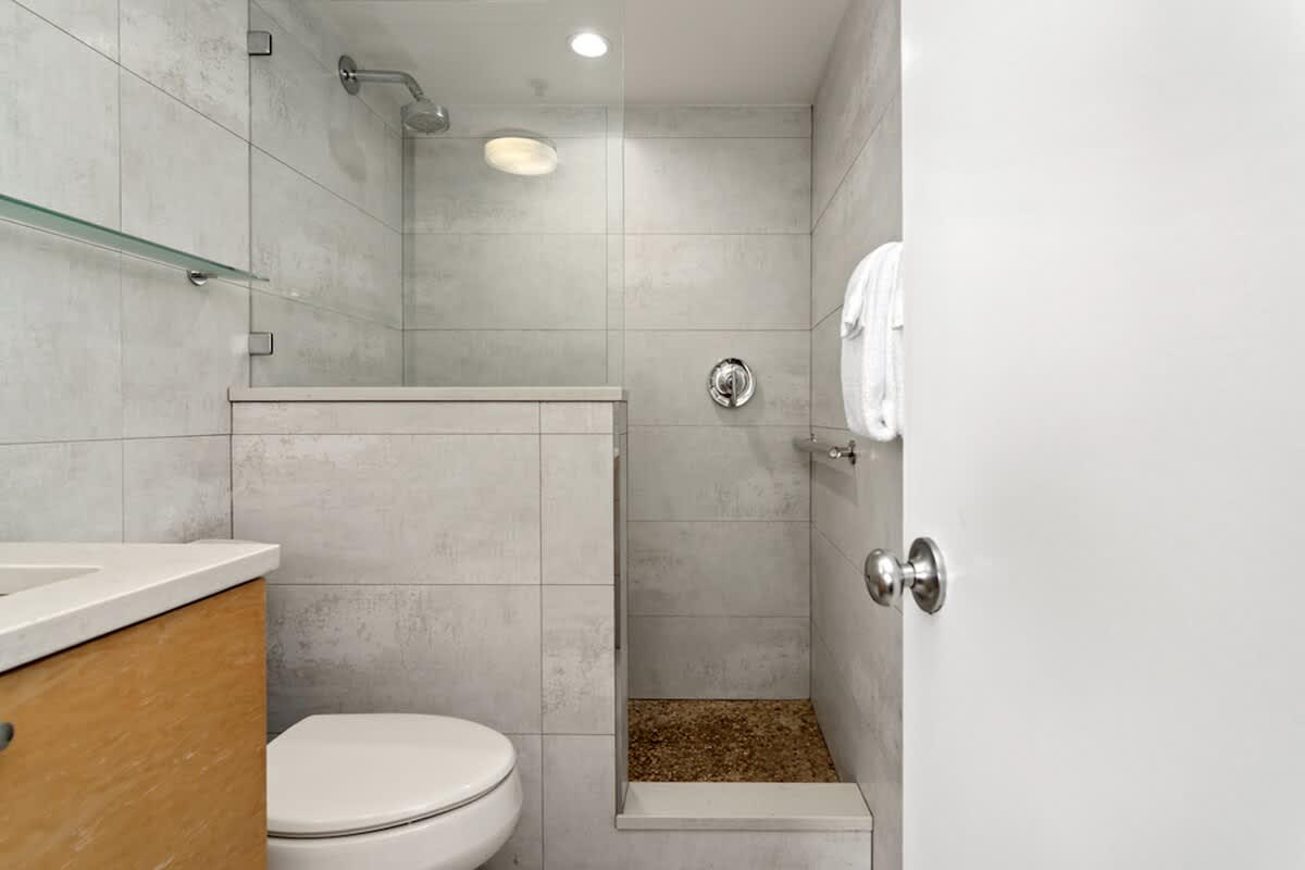 One Seagrove Place 0805 19