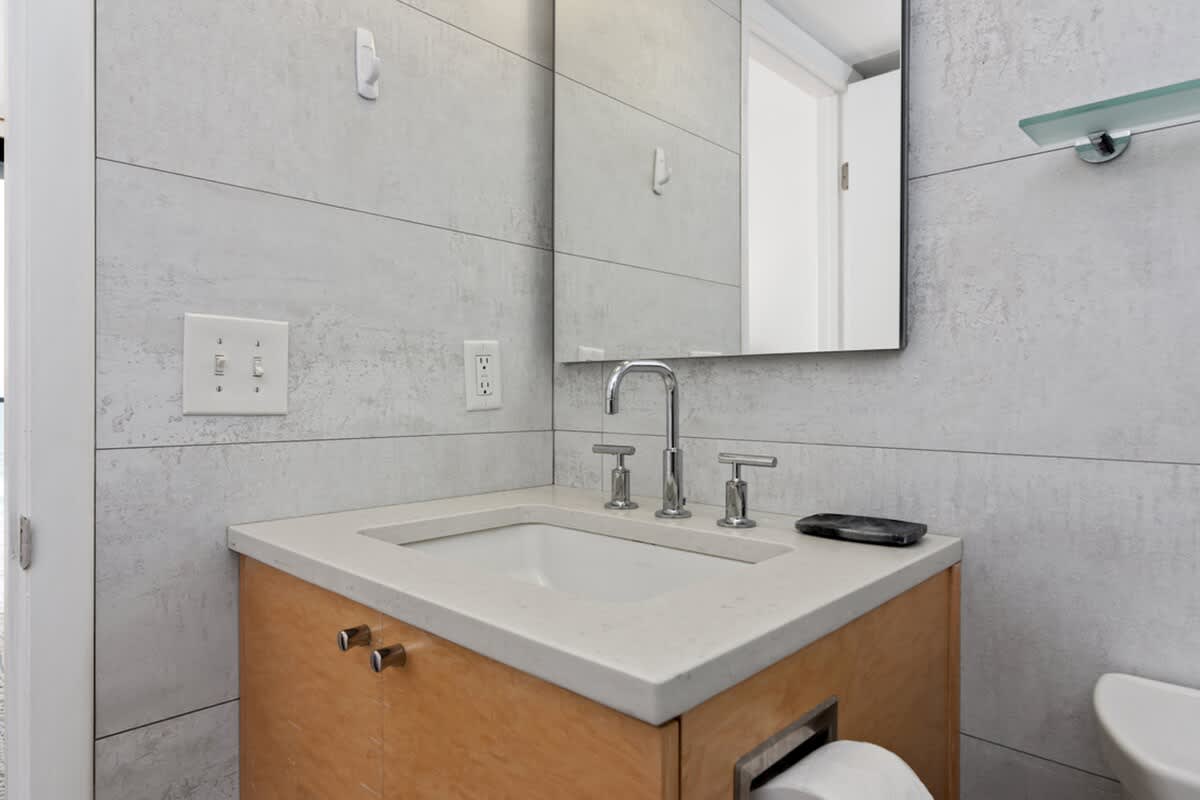 One Seagrove Place 0805 24