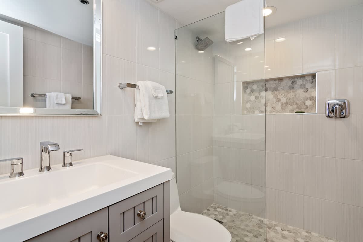 One Seagrove Place 0806 | Photo 22