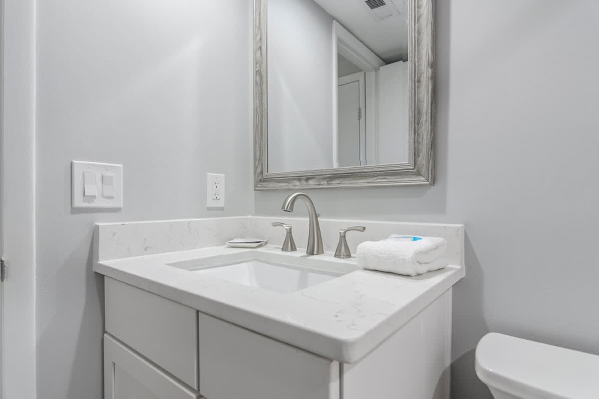 One Seagrove Place 0807 | Photo 30