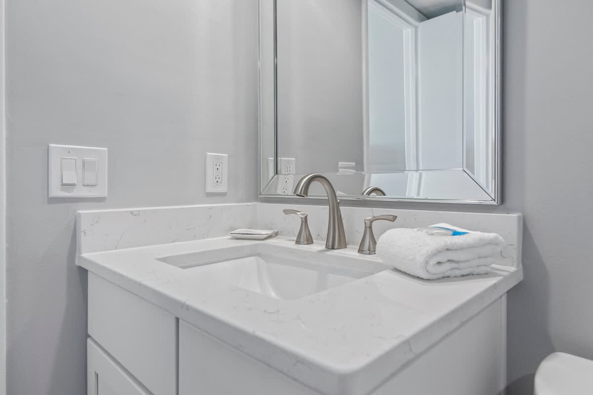 One Seagrove Place 0807 | Photo 25