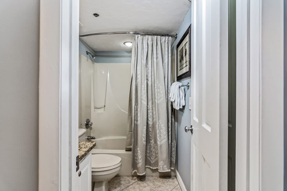 One Seagrove Place 0902 | Photo 25