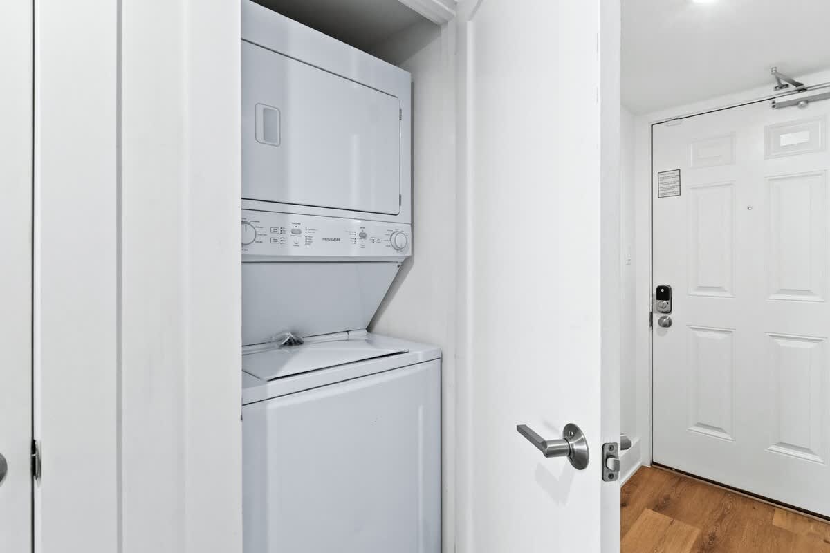 One Seagrove Place 0906 | Photo 22