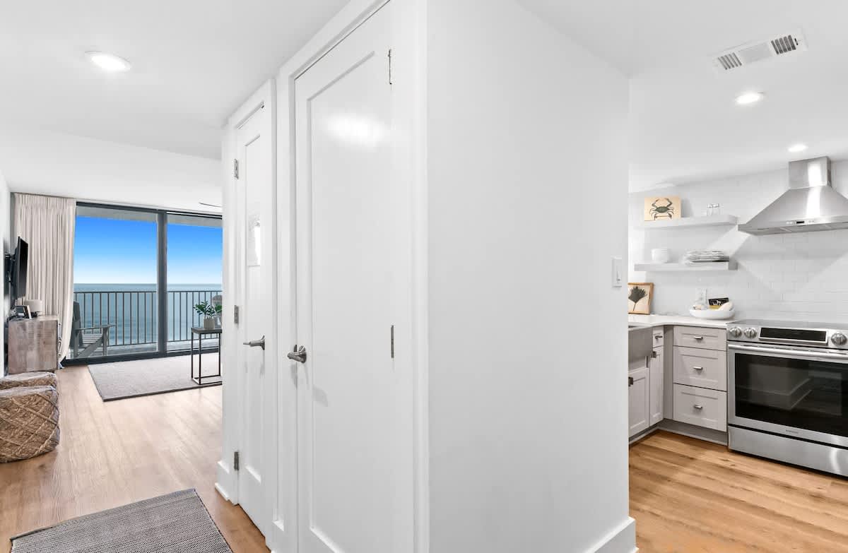 One Seagrove Place 0906 | Photo 8