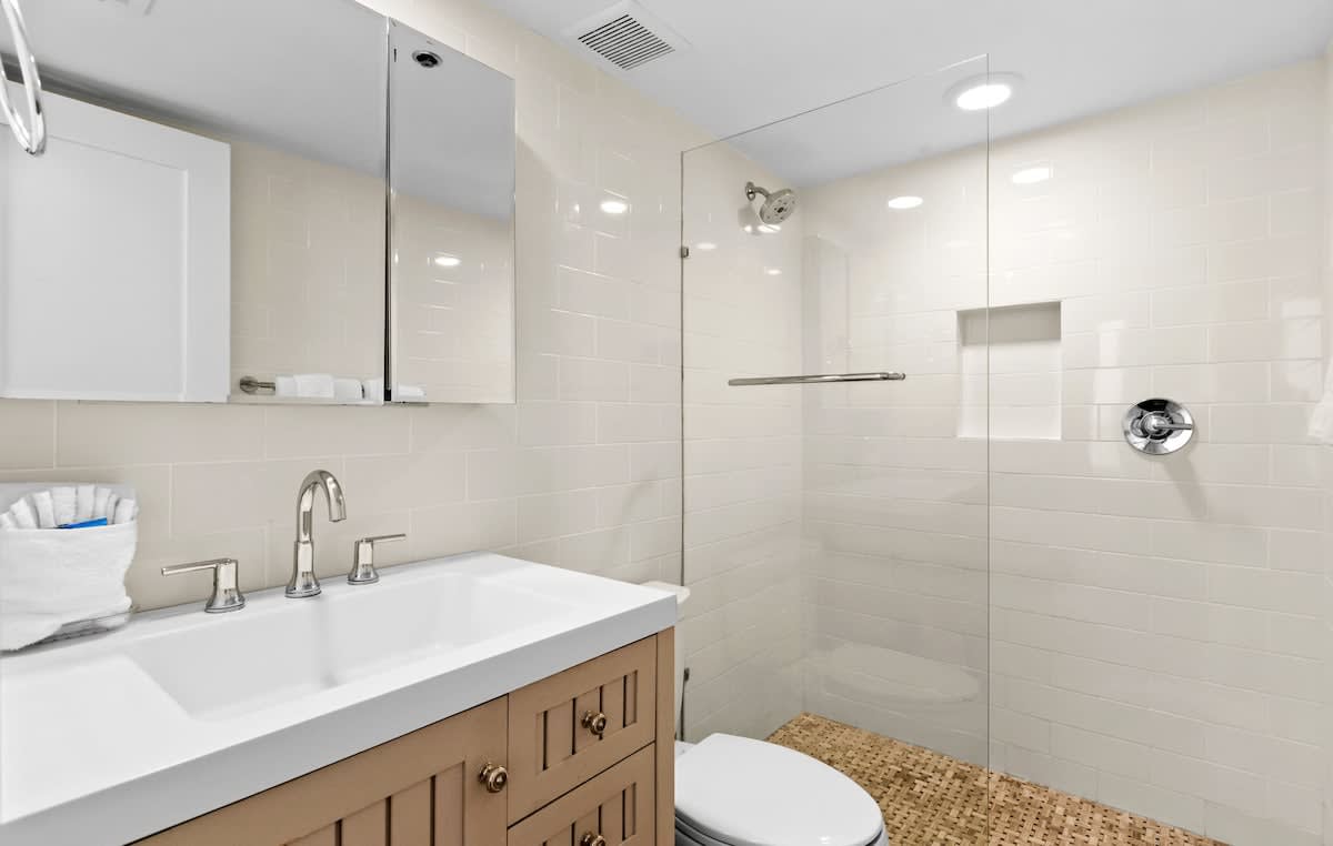 One Seagrove Place 0906 | Photo 15