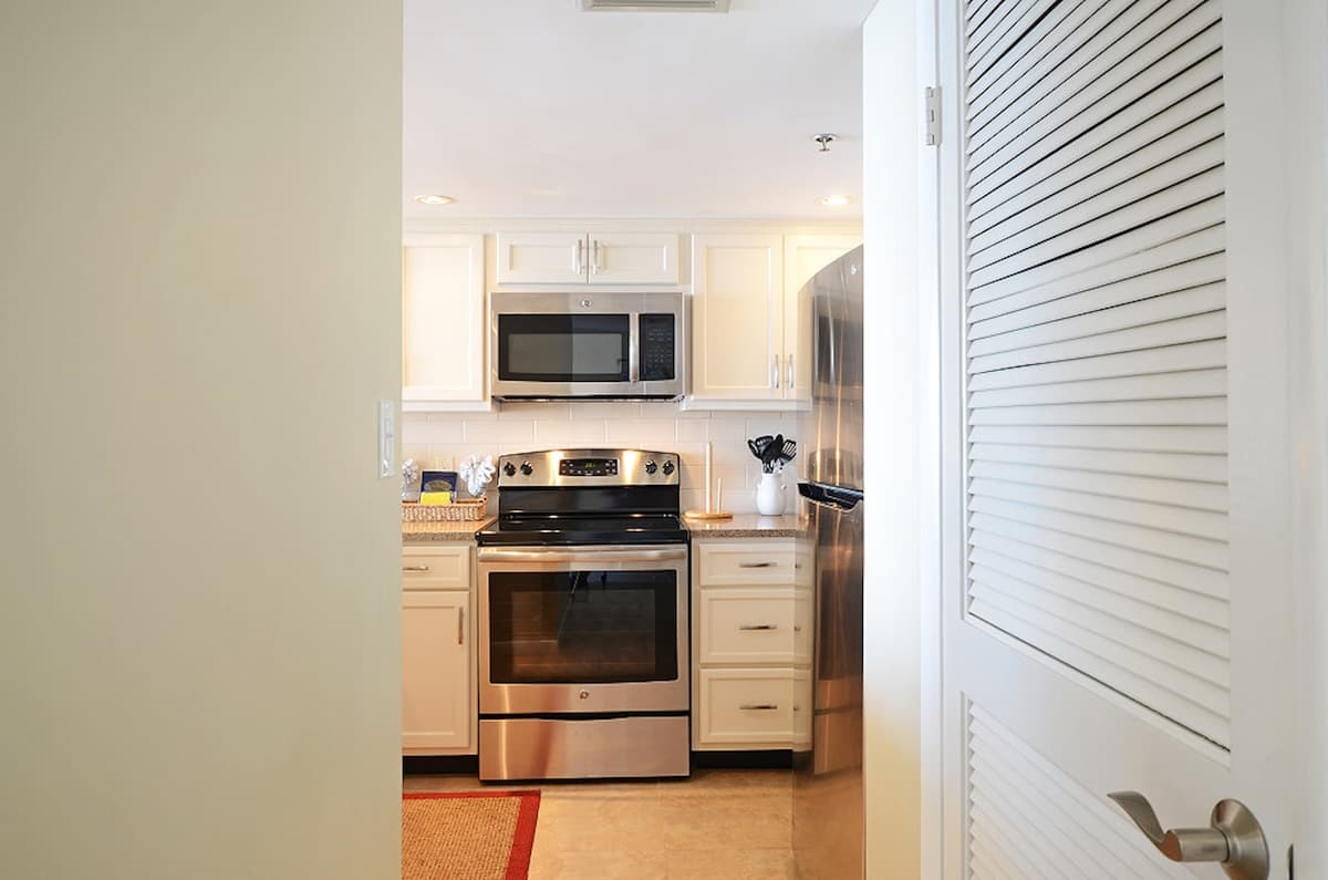 One Seagrove Place 0908 | Photo 11