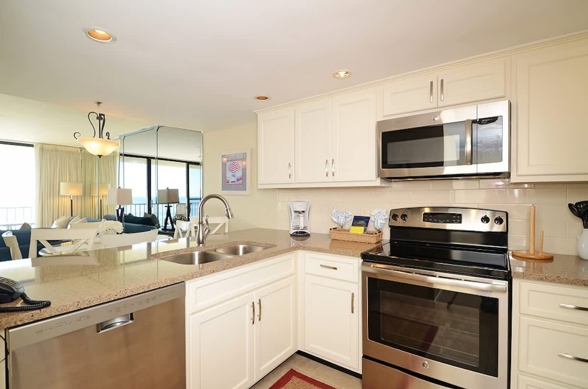 One Seagrove Place 0908 | Photo 9