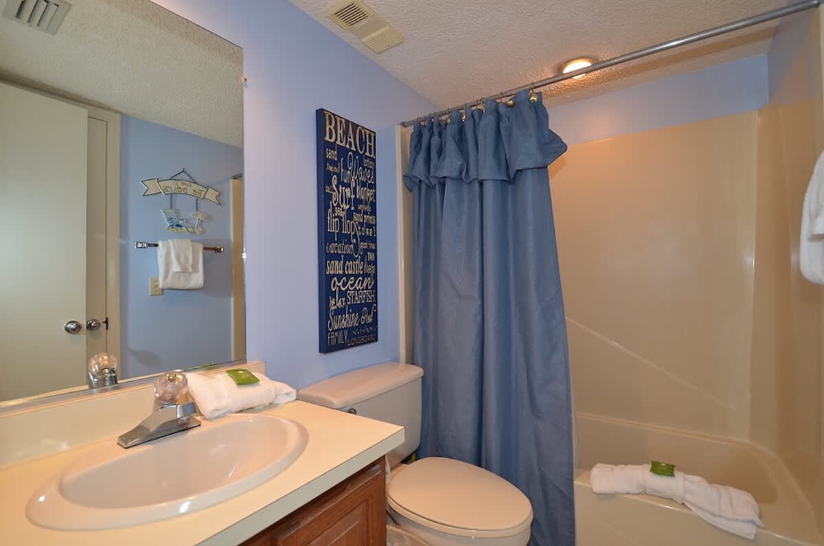 One Seagrove Place 1001 17