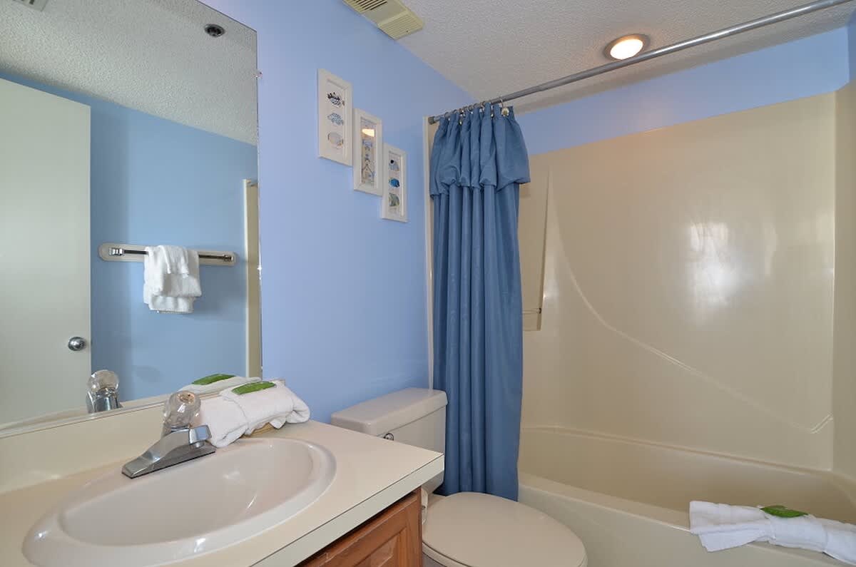 One Seagrove Place 1001 13