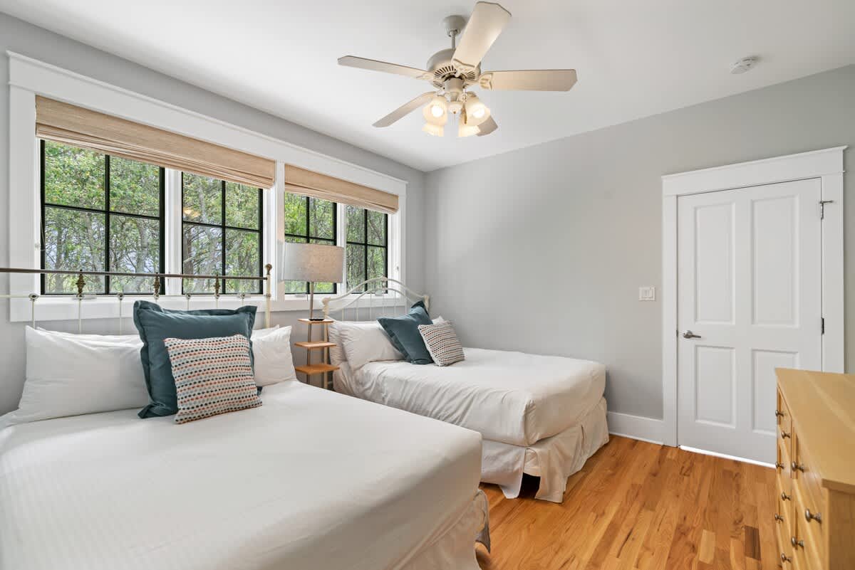 2nd floor Double Queen bedroom