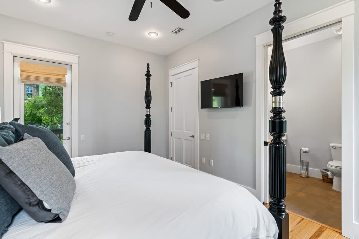 1st floor Primary Suite