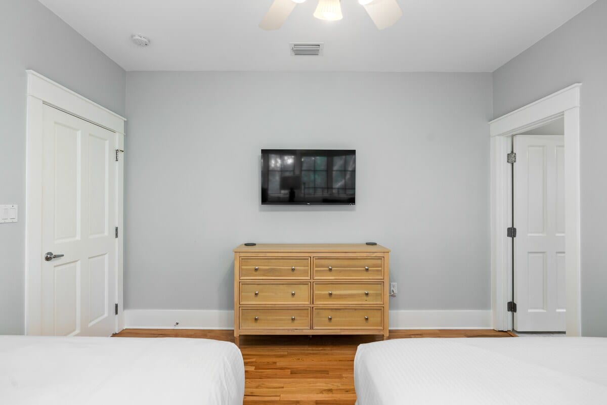 2nd floor Double Queen bedroom