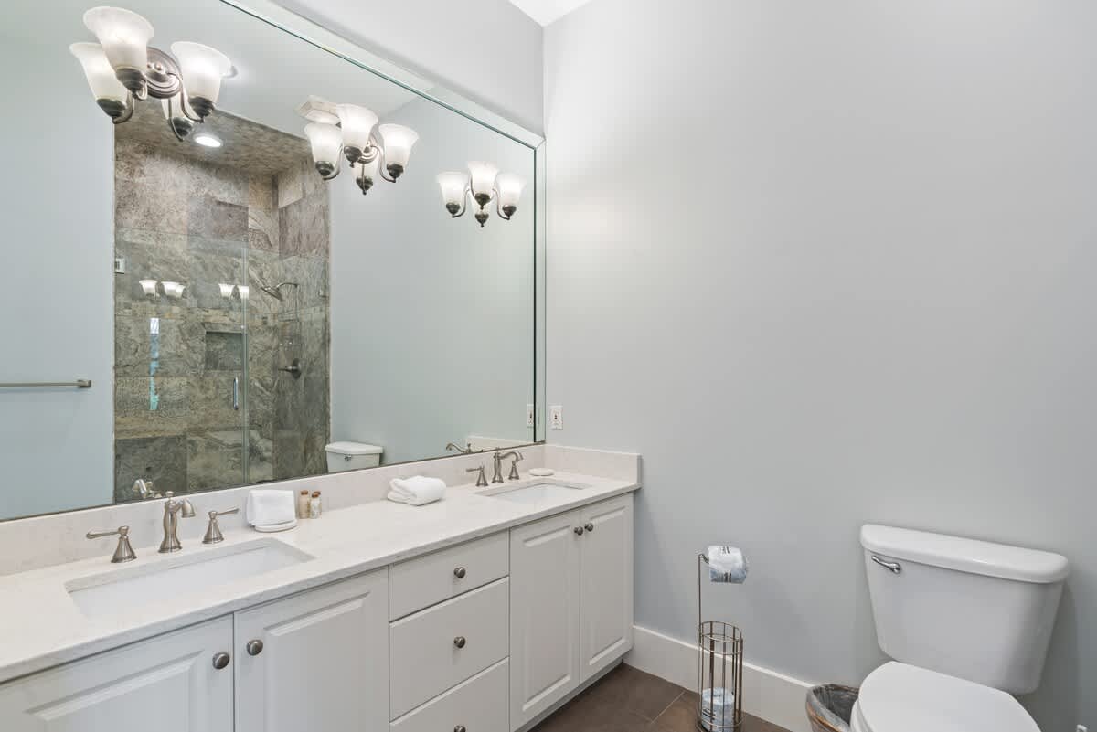 Primary Suite Bathroom