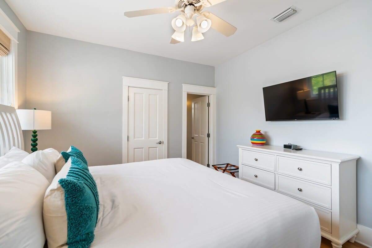 2nd Floor King Bedroom