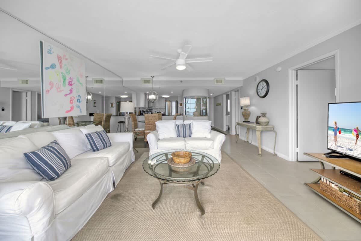 One Seagrove Place 1603 | Photo 6