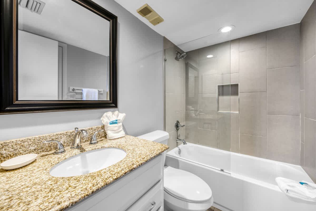 One Seagrove Place 1603 | Photo 21