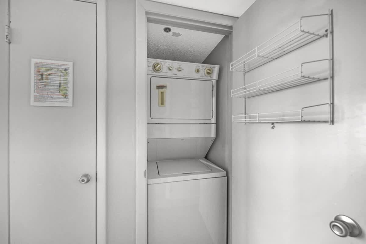 One Seagrove Place 1603 | Photo 10