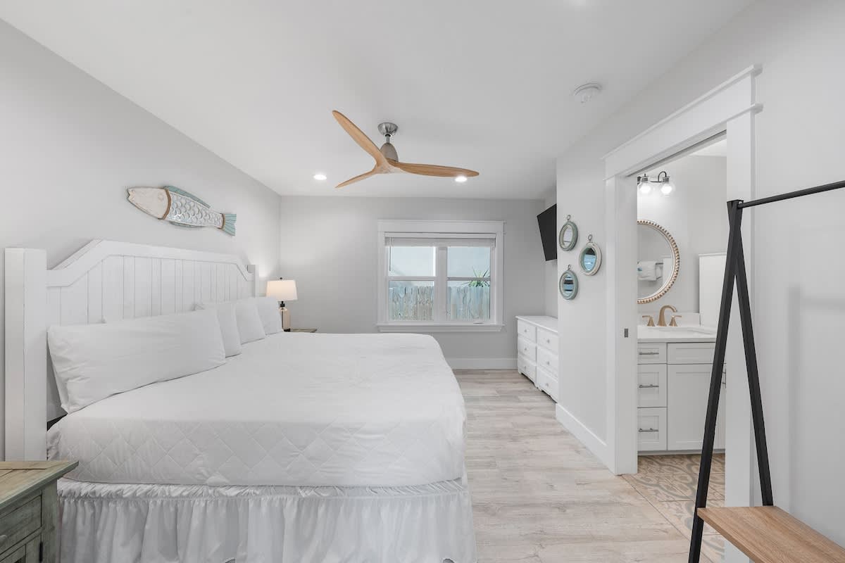 Emerald Flamingo | Photo 16