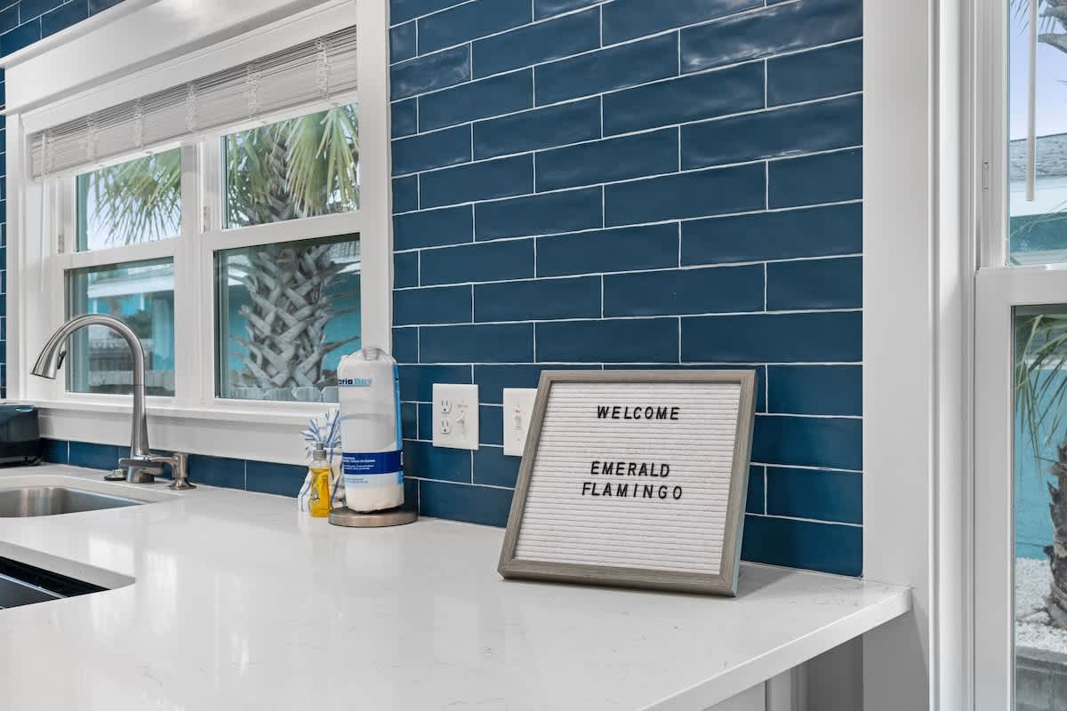 Emerald Flamingo | Photo 6